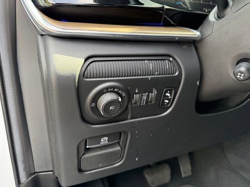Used 2022 Jeep Grand Wagoneer Series II AWD/4WD image 17
