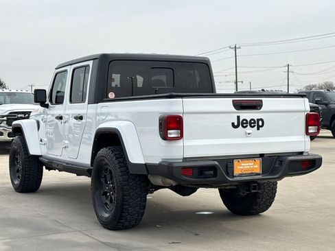 Certified 2021 Jeep Gladiator Willys image 8