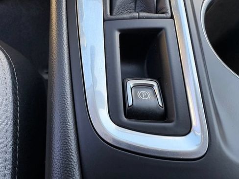 Used 2022 Chevrolet Equinox LT FWD image 22