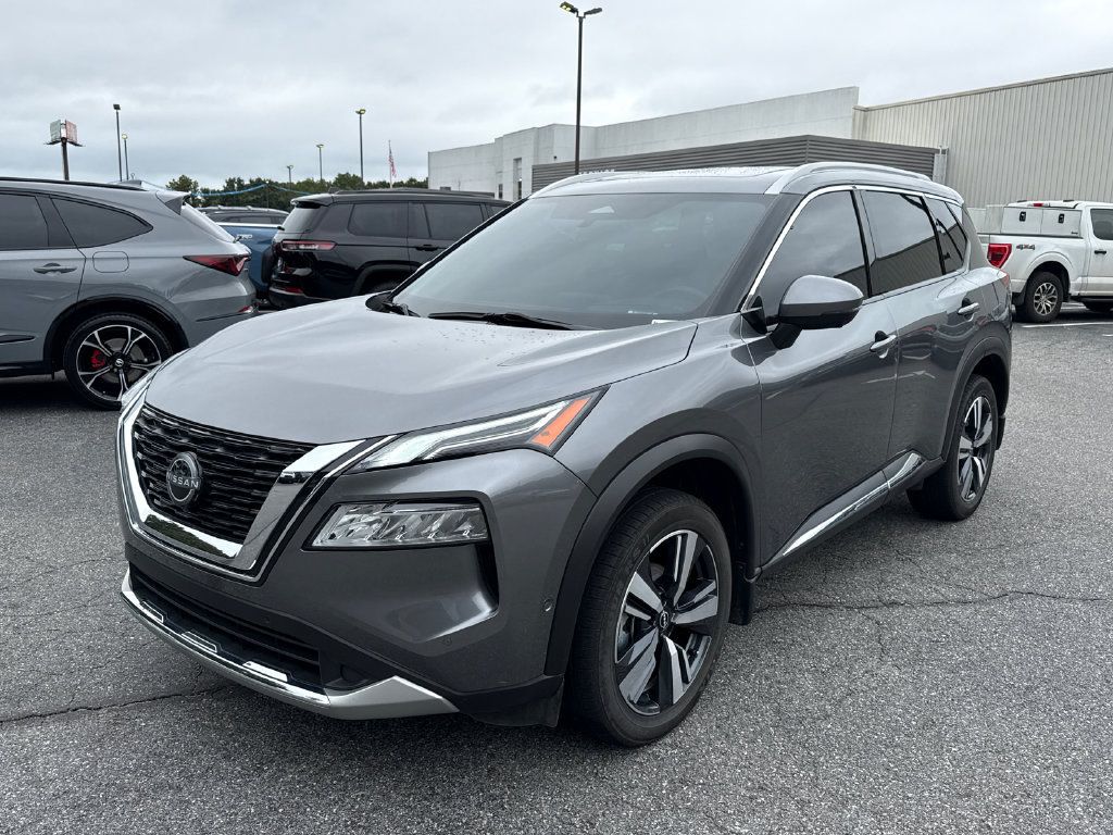 Used 2023 Nissan Rogue Platinum w/ Platinum Premium Package FWD image 3