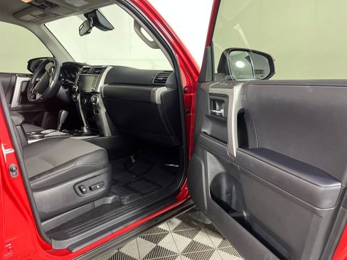 Used 2022 Toyota 4Runner SR5 Premium image 16