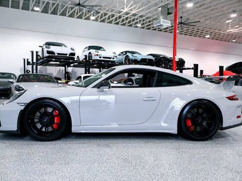 Used 2018 Porsche 911 GT3 w/ Sport Chrono Package RWD image 2