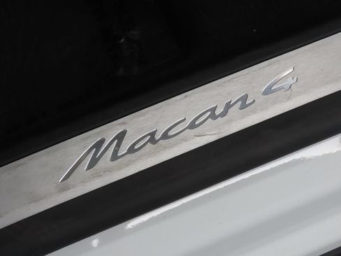 Certified 2025 Porsche Macan 4 Electric AWD/4WD image 41