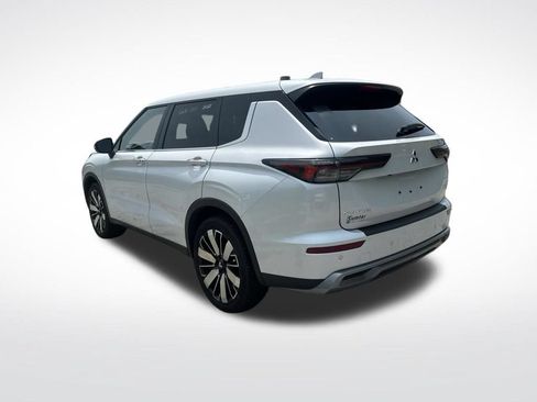 Used 2025 Mitsubishi Outlander SE FWD image 4