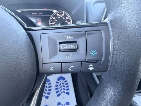 Used 2023 Nissan Rogue SV image 12