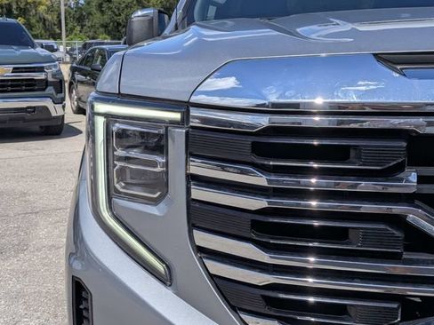 Used 2025 GMC Sierra 1500 SLT RWD image 10