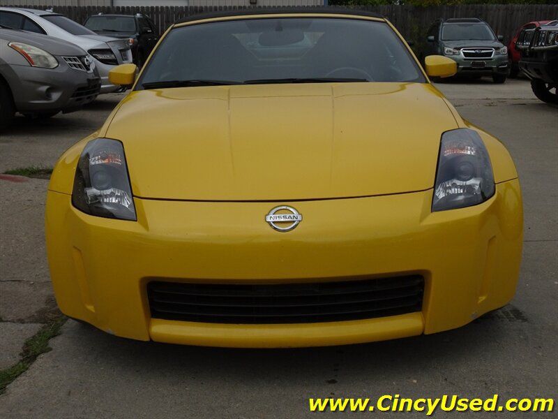 Used 2005 Nissan 350Z Enthusiast RWD image 2