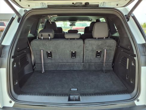 Used 2025 GMC Acadia Elevation image 19