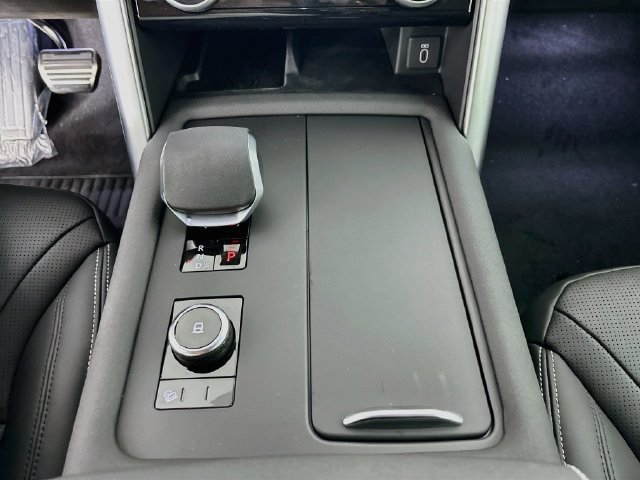 New 2026 Land Rover Discovery Limited Edition AWD/4WD image 18