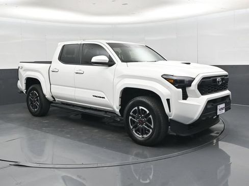 Used 2025 Toyota Tacoma TRD Sport RWD image 1