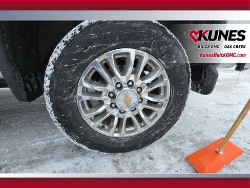 Used 2022 Chevrolet Silverado 2500 High Country w/ Z71 Off-Road Package image 24