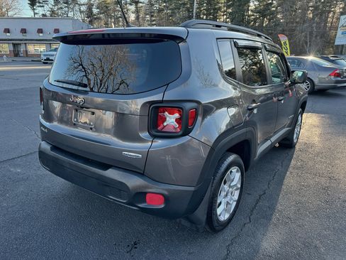 Used 2017 Jeep Renegade Latitude image 9