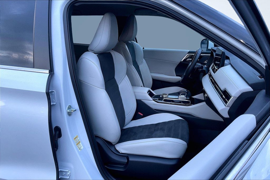 Used 2025 Mitsubishi Outlander SE FWD image 29