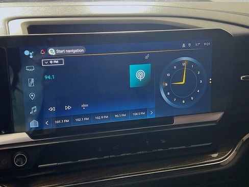 Used 2024 Chevrolet Silverado 2500 LT w/ Snow Plow Prep/Camper Package image 16