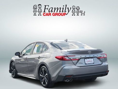 Used 2025 Toyota Camry SE w/ Convenience Package FWD image 3