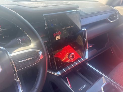 Used 2025 GMC Acadia Elevation image 12