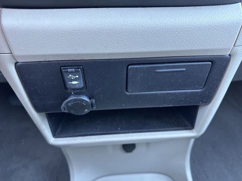 Used 2017 Toyota Sienna LE image 31