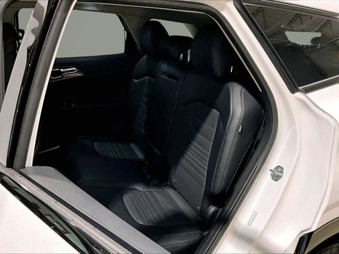 Used 2025 Kia Sportage SX image 27