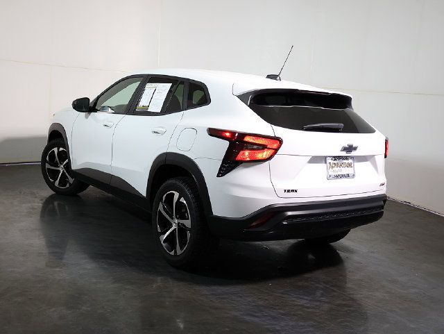 Used 2024 Chevrolet Trax RS w/ Driver Confidence Package FWD image 2
