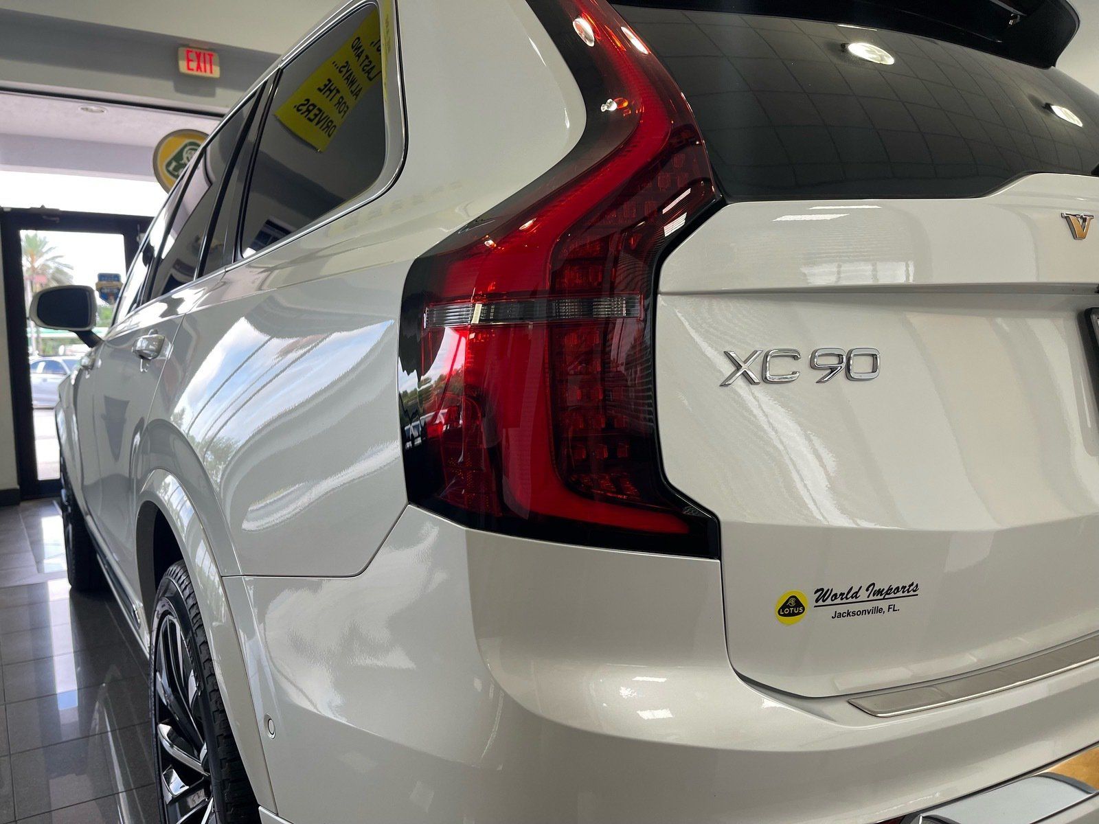 Used 2025 Volvo XC90 T8 Ultra w/ Protection Package Premier AWD/4WD image 15