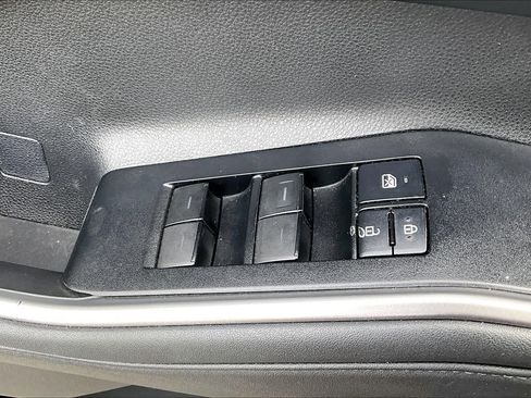 Used 2022 Toyota Highlander XLE image 36