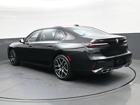 Used 2025 BMW 760i xDrive w/ Luxury Rear Seating Package AWD/4WD image 5