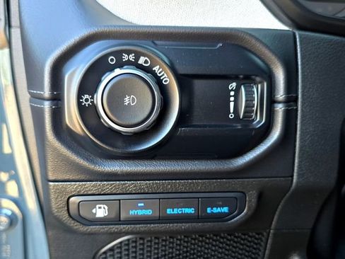 Used 2025 Jeep Wrangler Unlimited Sahara w/ Safety Group AWD/4WD image 16