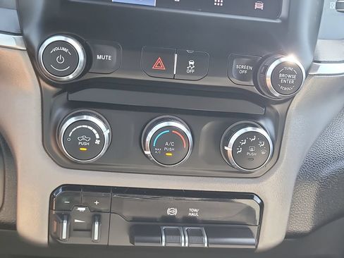 Used 2024 RAM 2500 Big Horn AWD/4WD image 25