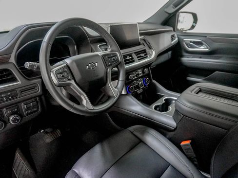 Used 2024 Chevrolet Suburban Z71 w/ Luxury Package AWD/4WD image 21