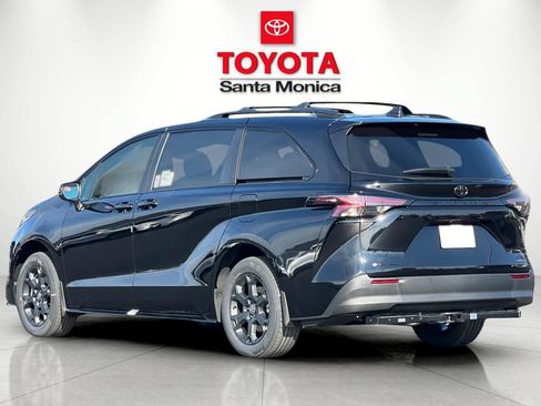 New 2026 Toyota Sienna XLE Woodland Edition AWD/4WD image 5
