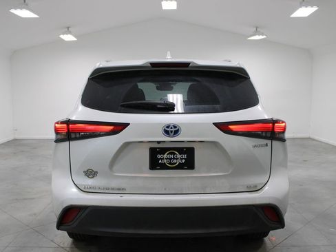 Used 2022 Toyota Highlander XLE image 8
