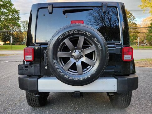 Used 2015 Jeep Wrangler Unlimited Sahara AWD/4WD image 15