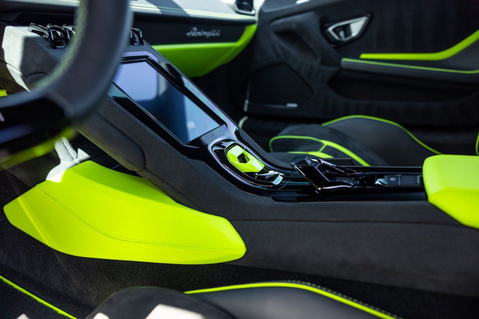Used 2024 Lamborghini Huracan Tecnica RWD image 18