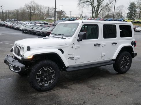 Used 2024 Jeep Wrangler Sahara w/ Technology Group image 10