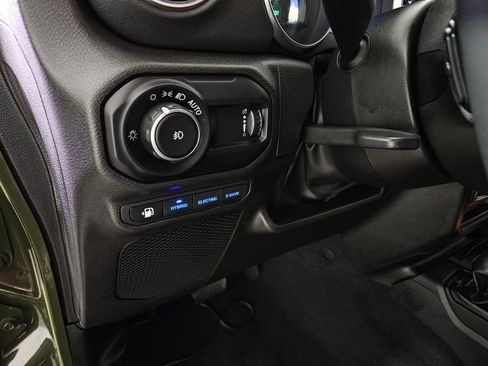 Used 2023 Jeep Wrangler Unlimited Sahara image 25