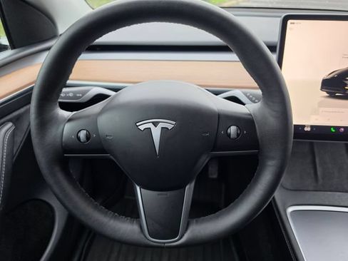 Used 2023 Tesla Model Y Long Range AWD/4WD image 25