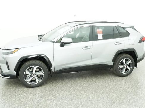 New 2025 Toyota RAV4 SE image 7