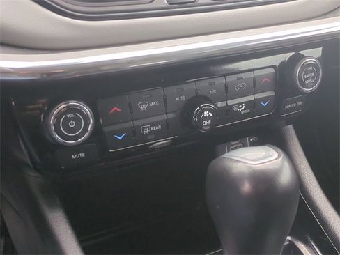 Used 2022 Jeep Compass Limited image 25