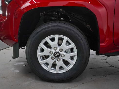 Used 2025 Toyota Tacoma SR5 w/ SR5 Upgrade Package AWD/4WD image 29