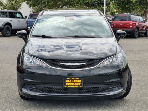 Used 2021 Chrysler Voyager LX FWD image 2