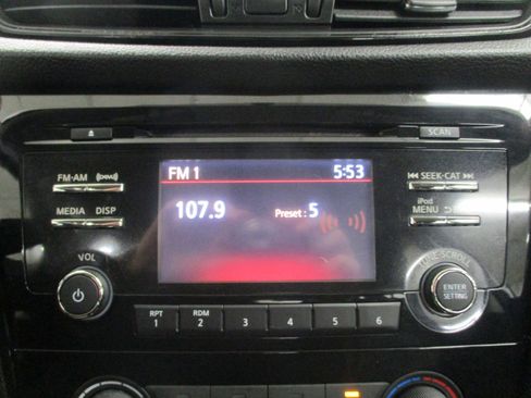 Used 2017 Nissan Rogue S image 21