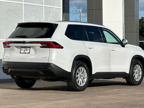 Certified 2024 Toyota Grand Highlander XLE image 4