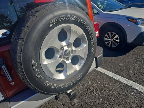 Used 2014 Jeep Wrangler Unlimited Sahara image 12