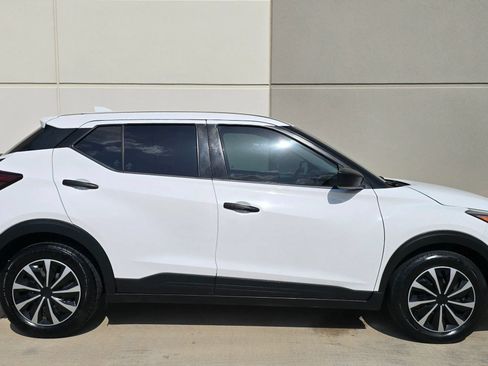 Used 2021 Nissan Kicks S FWD image 8