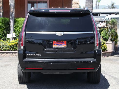 Used 2017 Cadillac Escalade Luxury AWD/4WD image 7