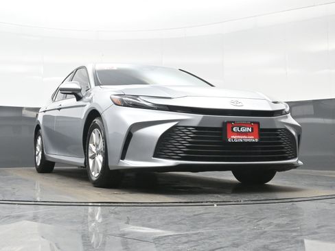 Used 2025 Toyota Camry LE image 25
