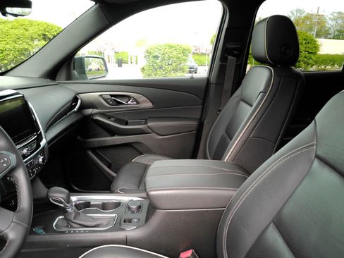 Certified 2023 Chevrolet Traverse Premier w/ Redline Edition AWD/4WD image 9