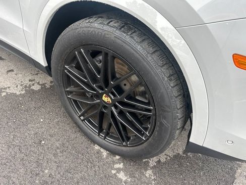 Used 2024 Porsche Cayenne AWD/4WD image 4