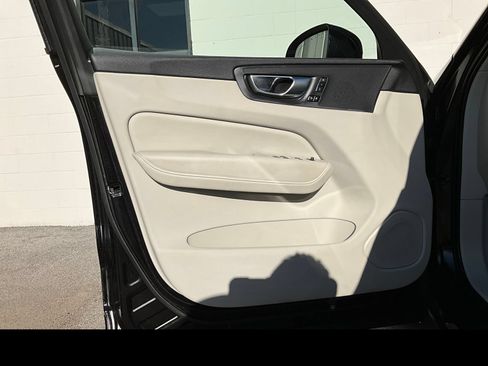 Used 2021 Volvo XC60 T5 Momentum AWD/4WD image 23
