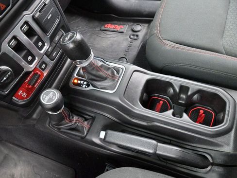Used 2018 Jeep Wrangler Rubicon AWD/4WD image 23